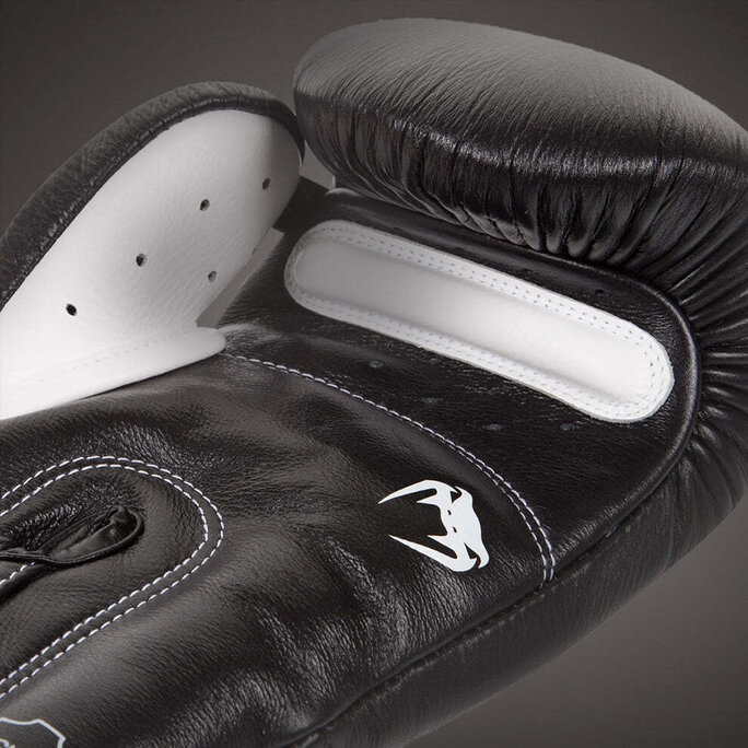 Venum - Venum Giant 3.0 Boxing Gloves - Nappa Leather Black